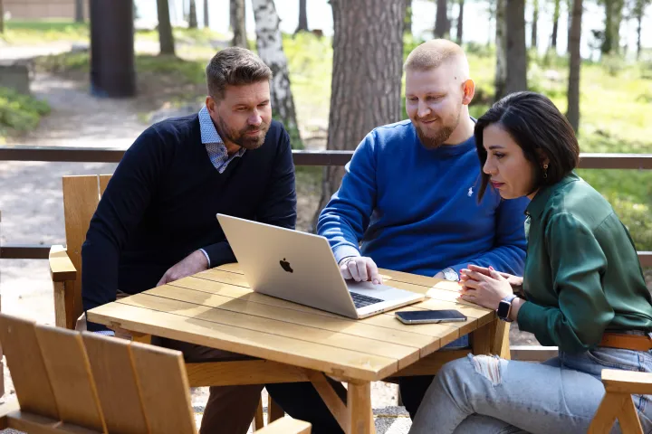 Accountorin asiakkaat katselevat Procountor-koulutusta